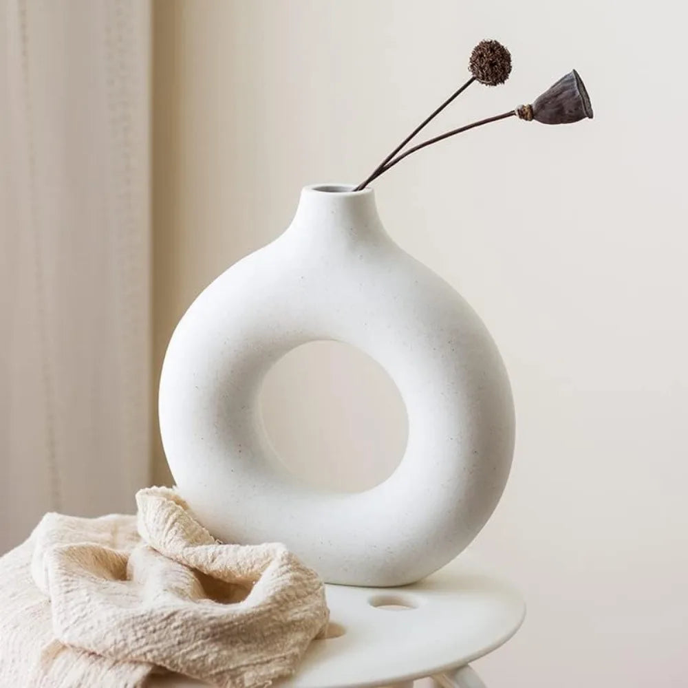 White ceramic vase for pampas grass, drop design donut vase, modern home décor, minimalist Nordic bohemian style